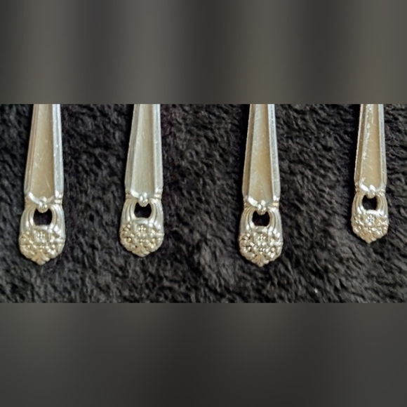 Eternally Yours 3  Teaspoons 1 Youth Spoon 1847 Rogers Vtg Silverplate Flatware - Picture 4 of 5